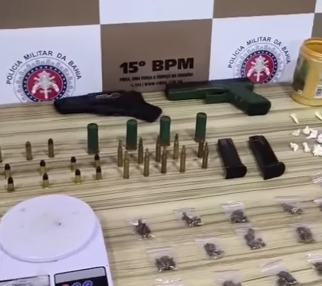 Operação Força Total resulta em apreensão de drogas, munições e simulacro de arma no bairro Nova Califórnia, em Itabuna