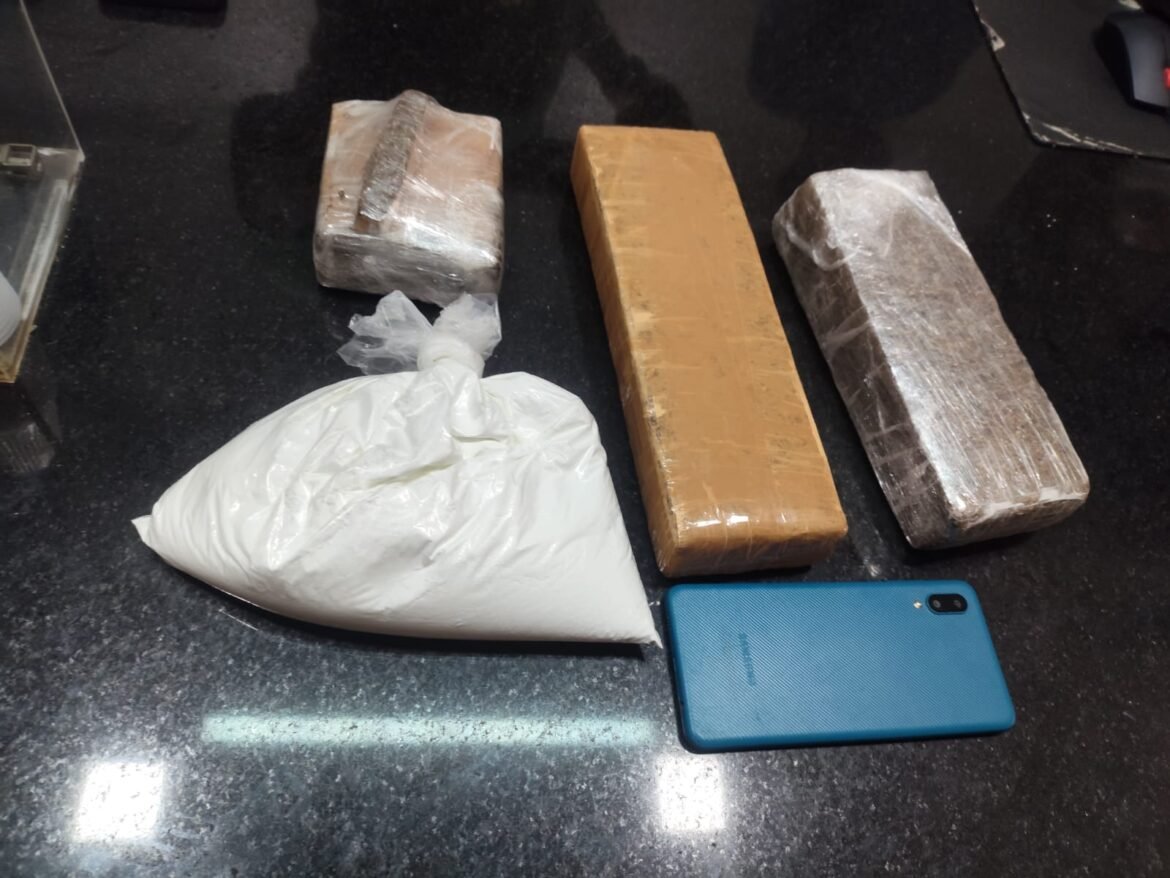 Operação Barreira Extremo Sul: PM apreende drogas e moto com sinais de adulteração na BA-275