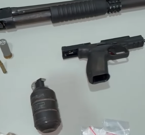 Polícia apreende arsenal enterrado e drogas em Taipu de Fora; material tem ligação com homicídio na BA-030