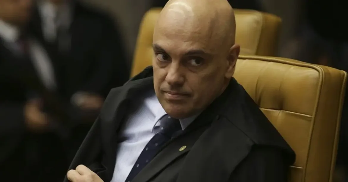 Vorcaro autorizou cartões de R$ 300 mil para filhos de Alexandre de Moraes, mostram mensagens