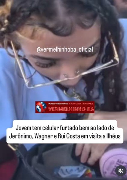 Jovem tem celular furtado ao lado de Jerônimo, Wagner e Rui Costa em visita a Ilhéus