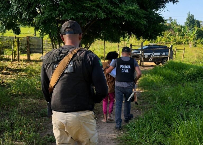 Homem é preso em flagrante por cárcere privado e violência doméstica após vítima pedir socorro em bilhete escolar no sul da Bahia