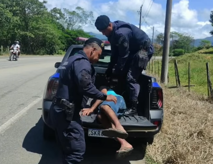Homem que estava desaparecido após viagem de ônibus é encontrado debilitado às margens da BR-101
