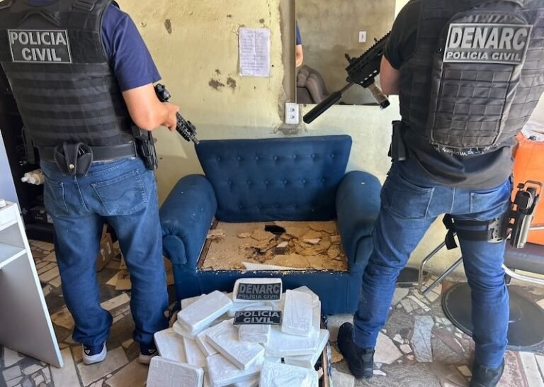 Polícia encontra 30 kg de cocaína escondidos em sofás durante operação em Vitória da Conquista