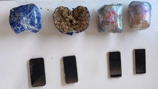 Dois homens são presos após retirada de encomenda com drogas em agência dos Correios de Guanambi