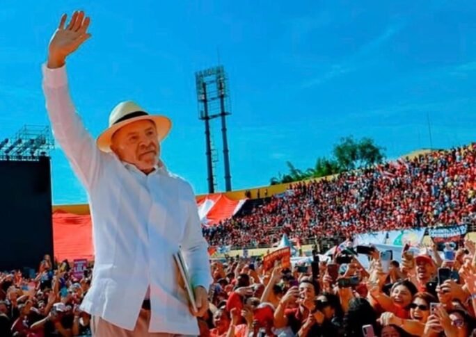 Lula vira disputa contra Flávio Bolsonaro e conquista quarto mandato como presidente do Brasil